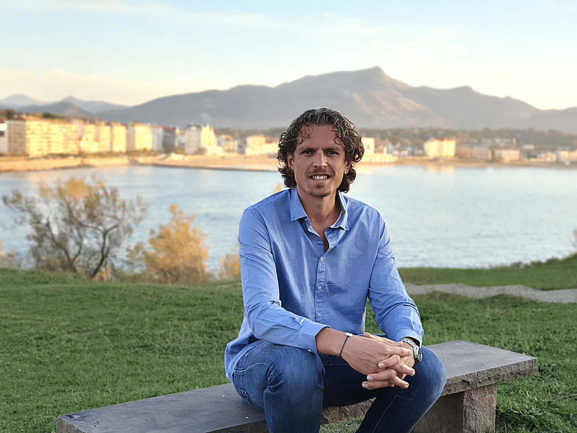 Expert et Formateur en Acquisition, Publicité et Growth Marketing 2 Expert et Formateur en Acquisition, Publicité et Growth Marketing 2